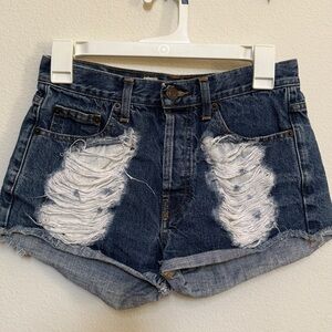 BRANDY MELVILLE SHORTS SIZE 38 WOULD SAY FITS LIKE A 25 pr 26